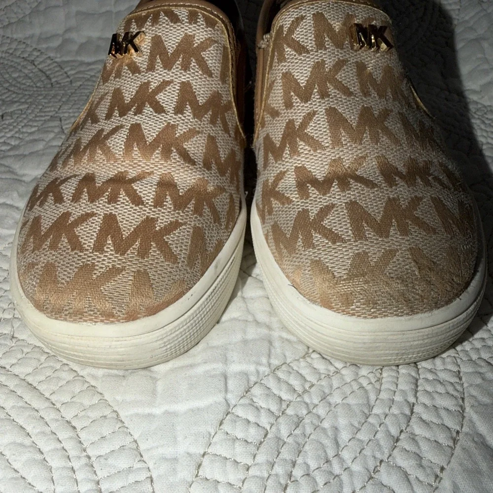 Michael Kors Toddler Girl Shoes Size 9  Slip On Loafer Flats Tan MK Logo